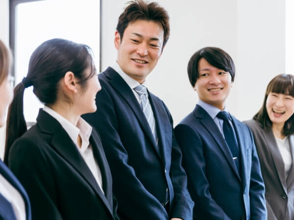 若年層人材に特化。  企業様にとって最も適した人材を ご提案致します。​​​​​​​​​​​​​​